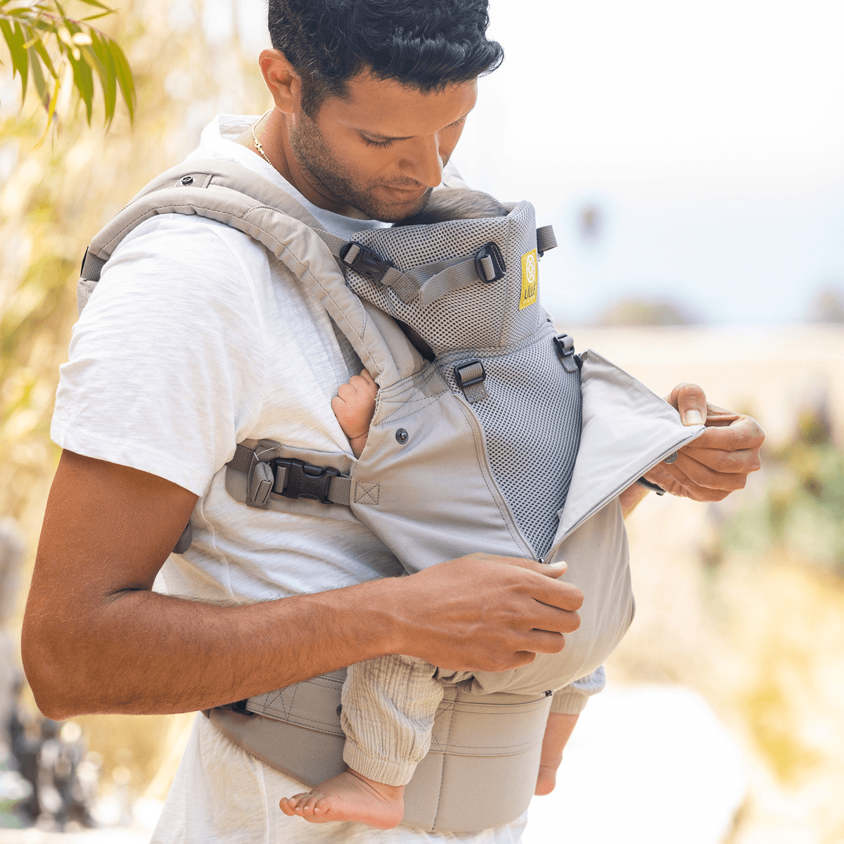 babywearing, lillebaby complete all seasons, best carrier, best baby product, holiday deals, thanksgiving deals, Black Friday offers, cyber Monday