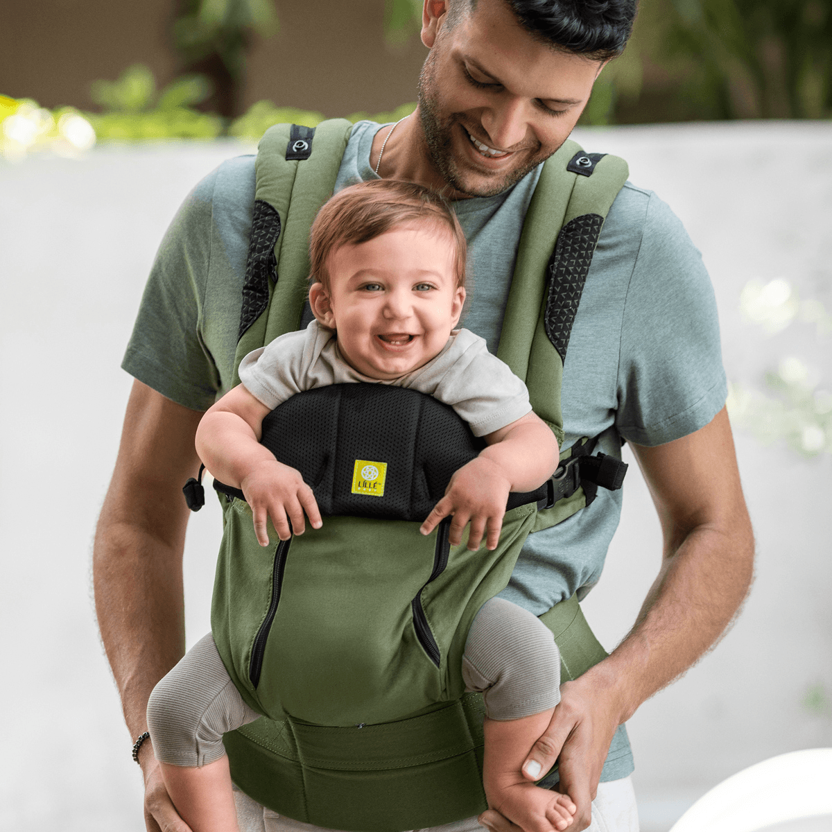 When can babies face forward in a carrier? Dad wearing child outward facing