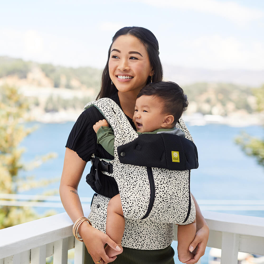mom wearing baby in lillebaby's complete all seasons in salt and pepper