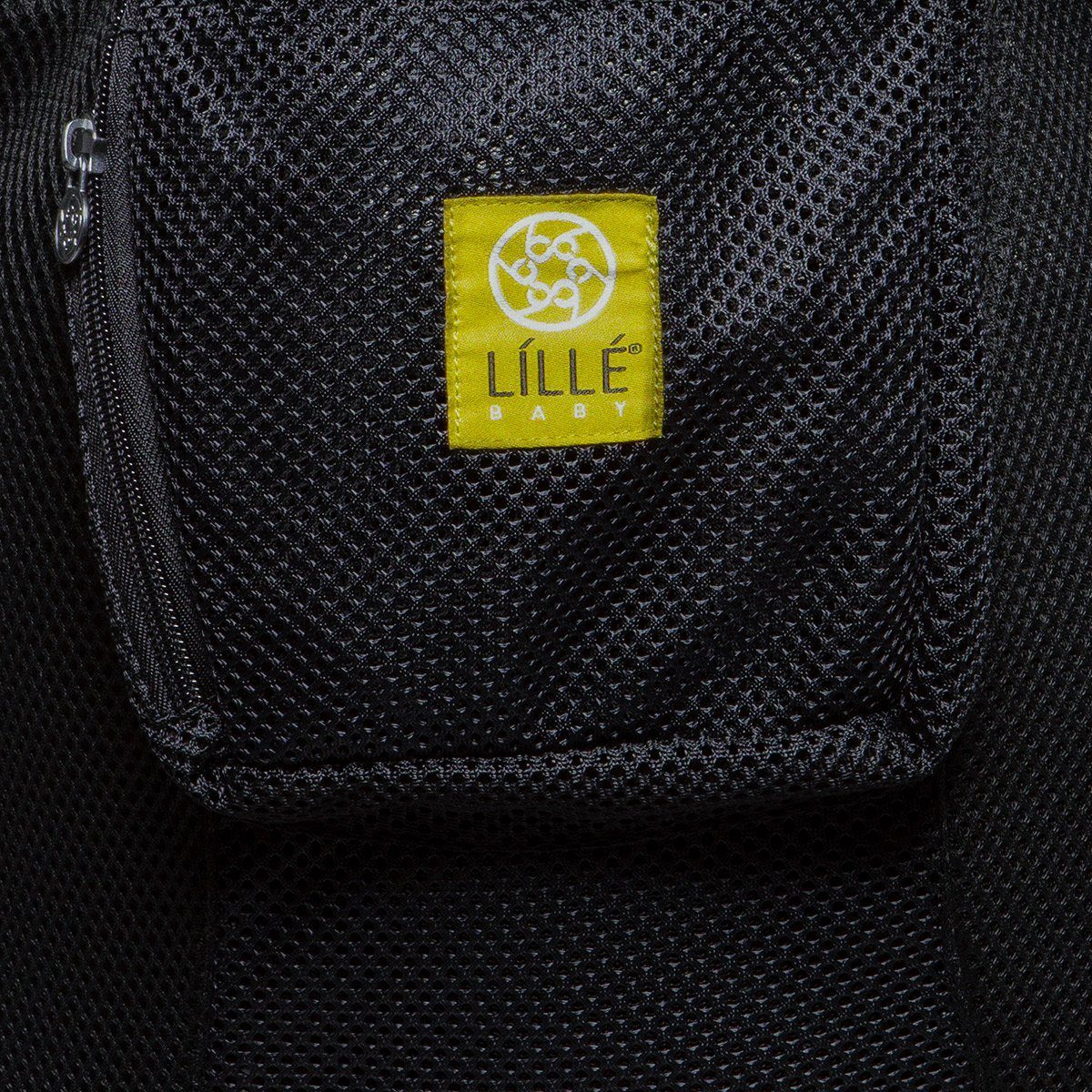 lillebaby baby carrier carryon all seasons in black close up